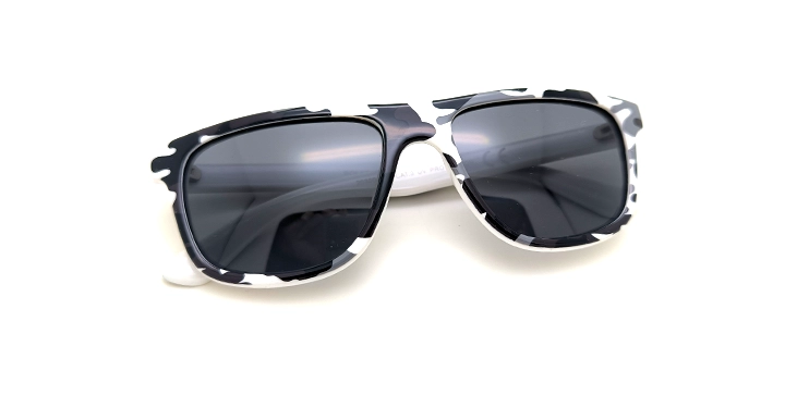 عینک آفتابی مستطیلی بچه گانه سیتی ویژن (CITYVISION) کائوچویی چریکی سفید | کد 203008_C3