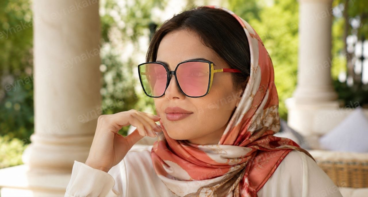 عینک آفتابی مربعی پلاریزه کارازا CARAZA با فریم مشکی عدسی پلاریزه آینه‌ای قرمز | کد 2099 C5